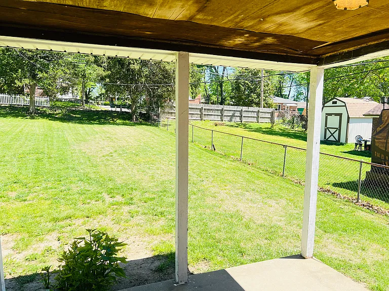 1238 Purdue Ave — Photo 34
