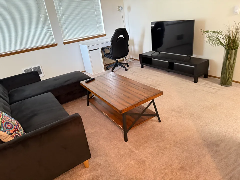 4011 Whitman Ave N #101