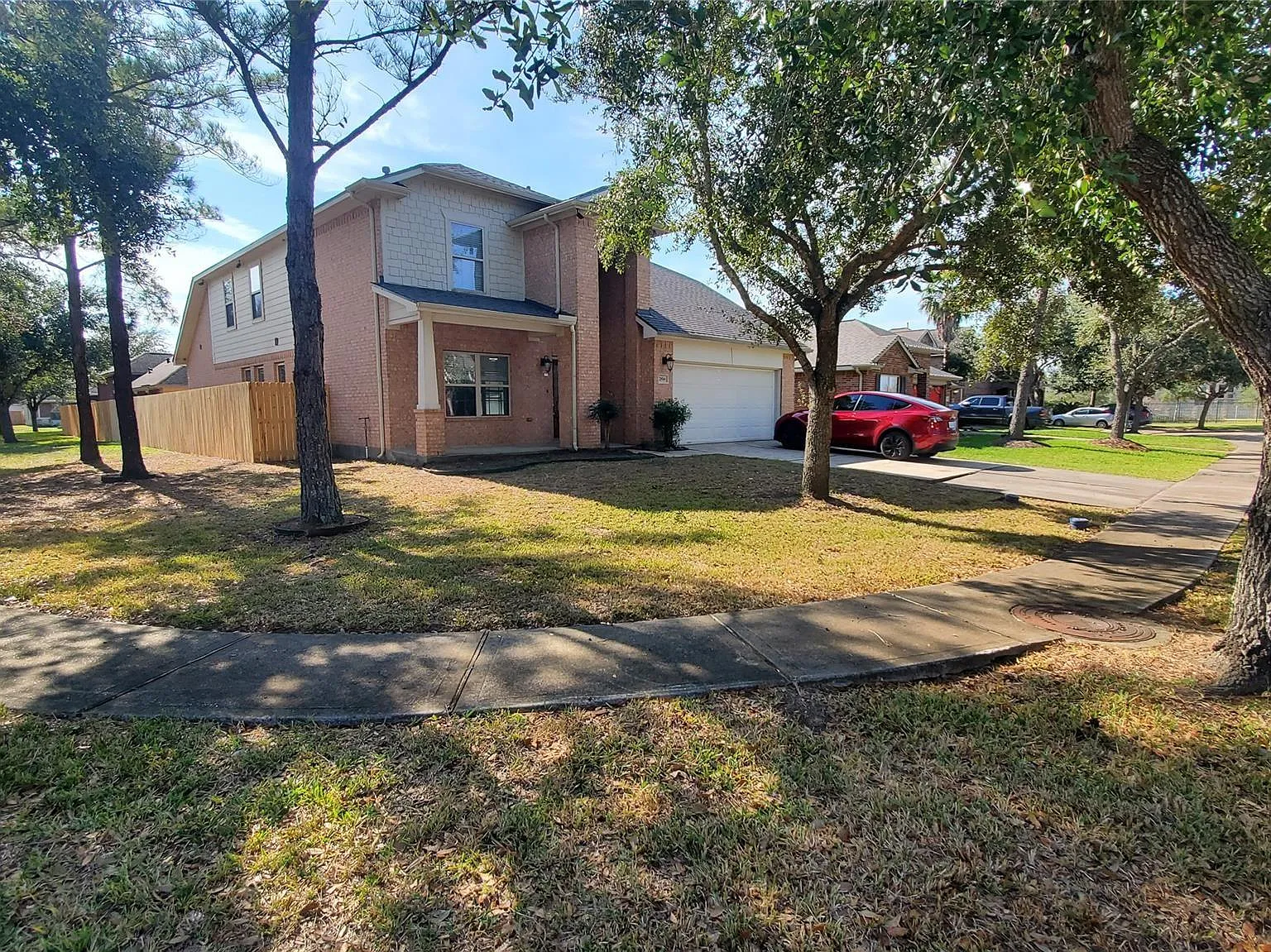 4 bed, 2.5 bath, 2558 sqft, $2,400 — Photo 3