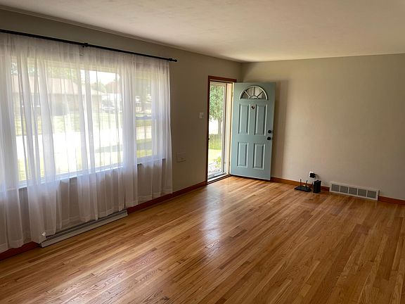 3rd image of 8511 Craighill Dr