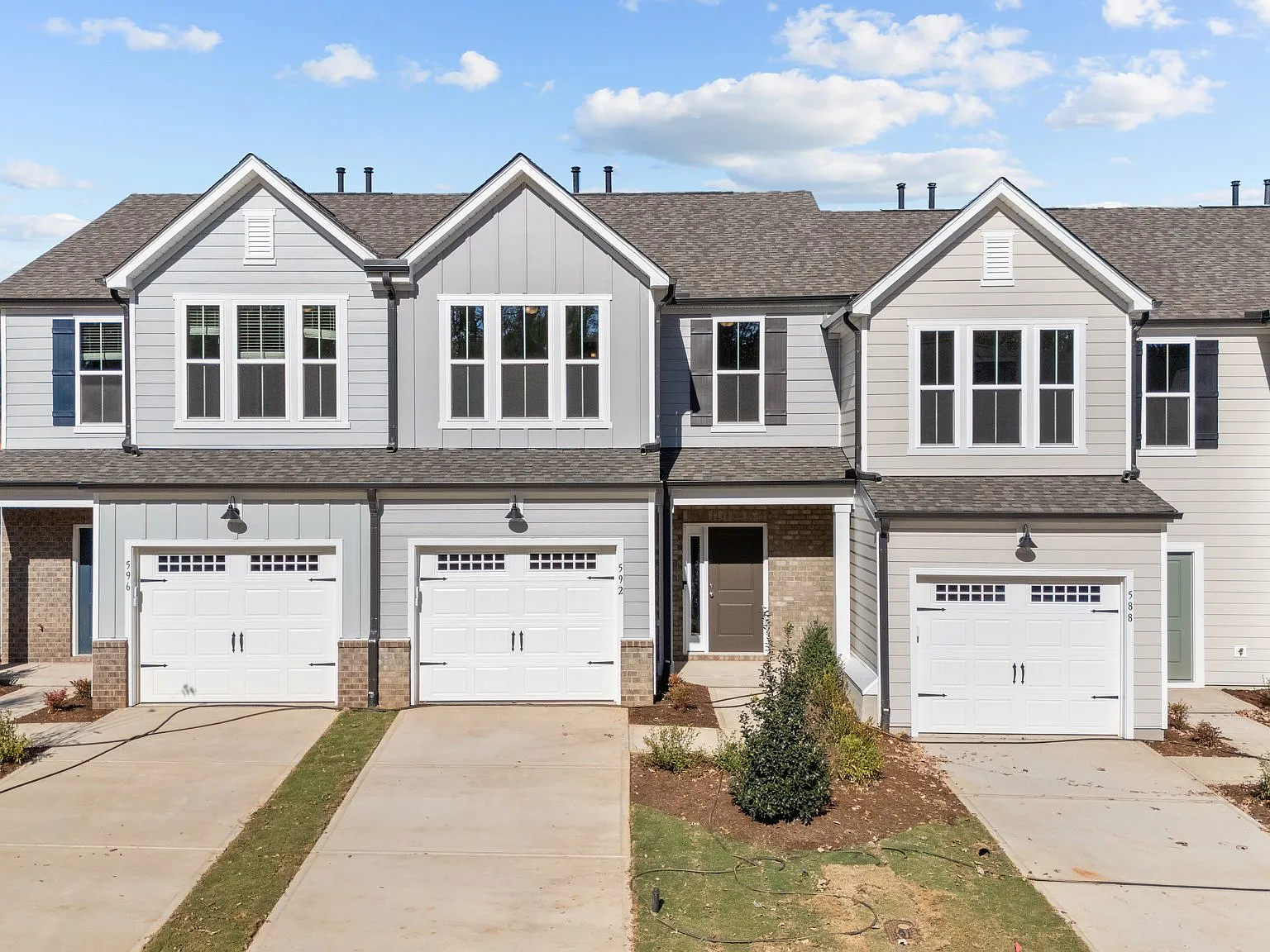 3 bed, 2.5 bath, 1600 sqft, $1,890 — Photo 3