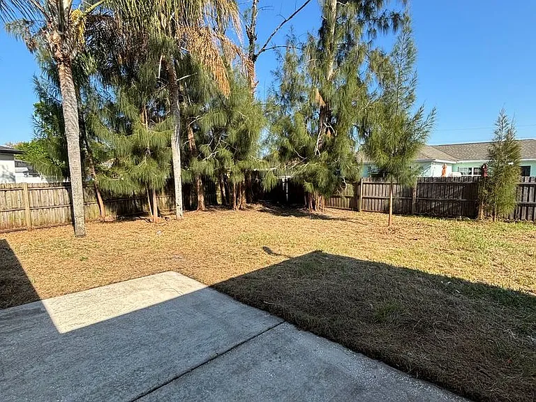 205 Churchill Ct — Photo 23