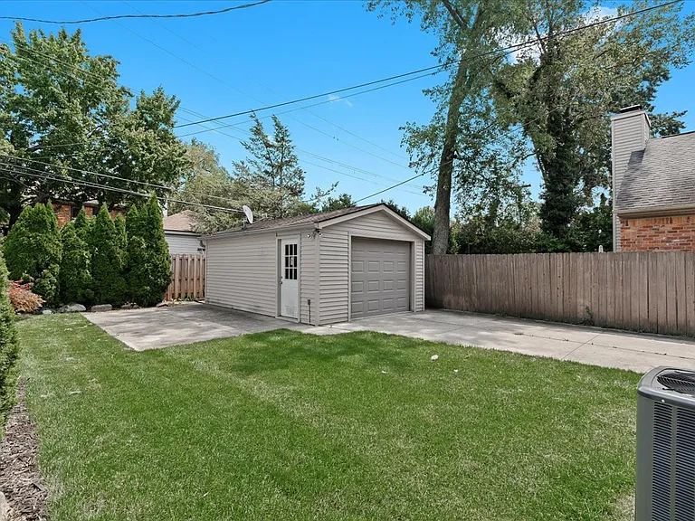 312 McKinley Ave #WHOLE HOUSE — Photo 35