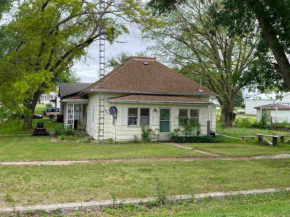 2nd image of 204 2nd St