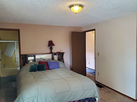 5th image of 4961 E Royal Dr