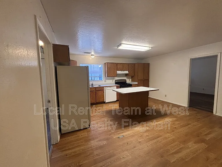 625 S Fountaine St #B — Photo 7