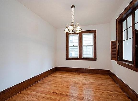 5th image of 377 Cretin Ave S