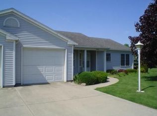 898 Meadow Ln, Fremont, OH 43420