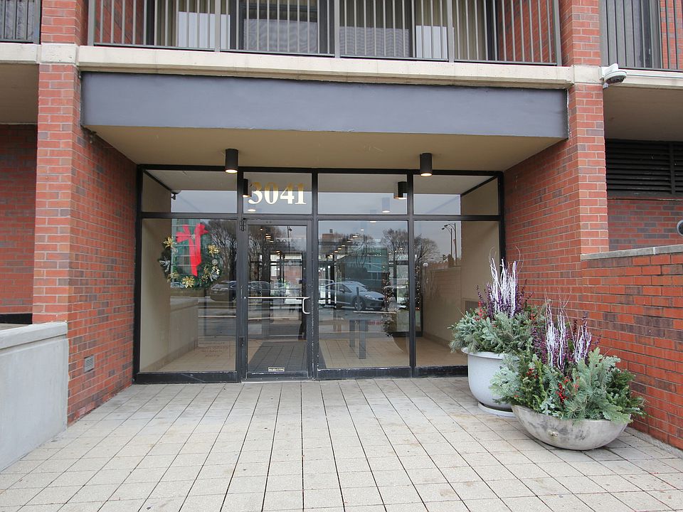 1st image of 3041 S Michigan Ave Unit 305
