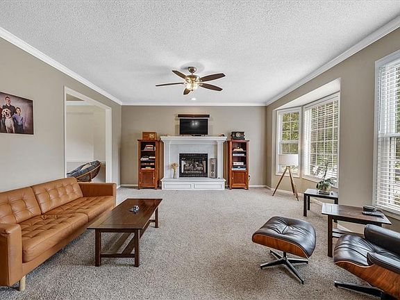 4th image of 21606 W 49th St