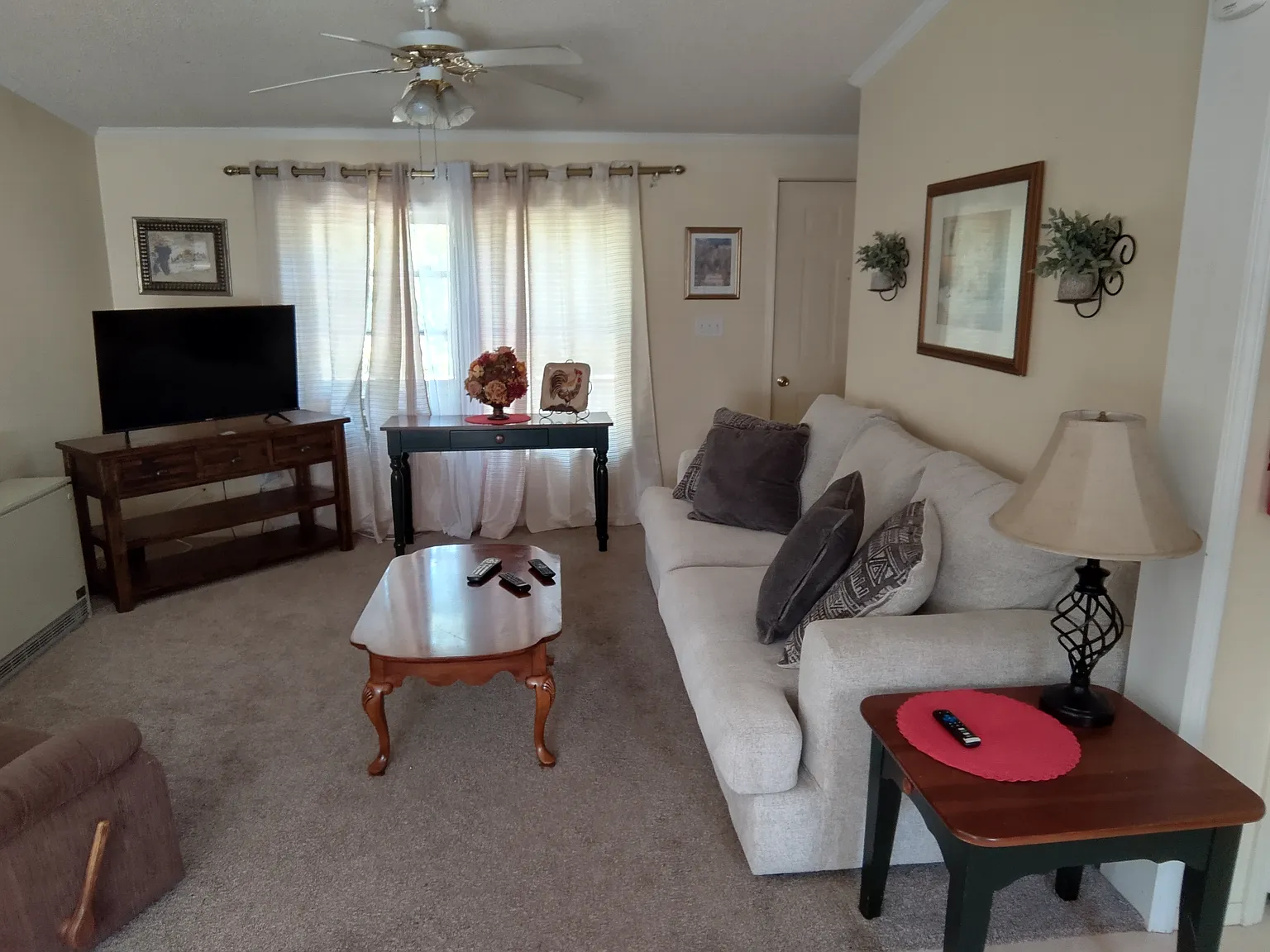 2 bed, 1056 sqft, $1,300 — Photo 4