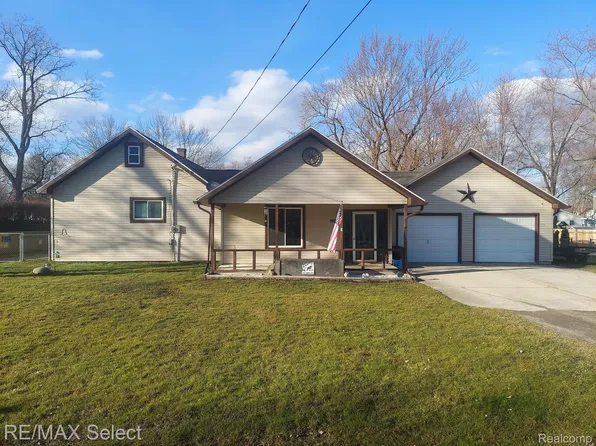 1104 Collins Ave, Mt Morris, MI 48458