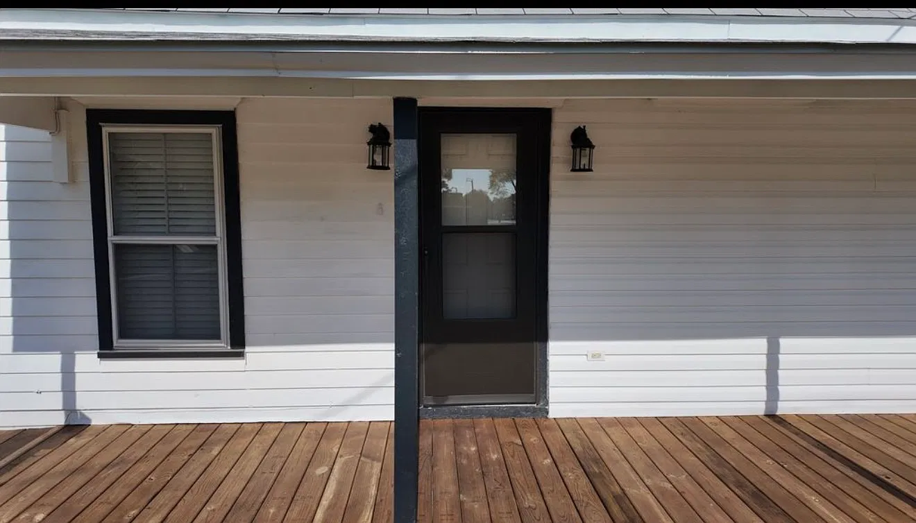 3 bed, 1092 sqft, $2,200 — Photo 2