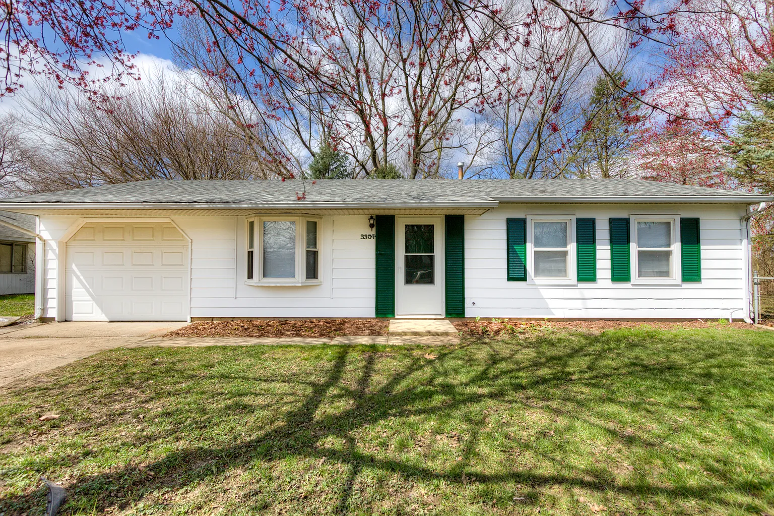 3304 Ridgewood Dr photo 1