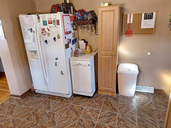 5th image of 307 N Van Buren St