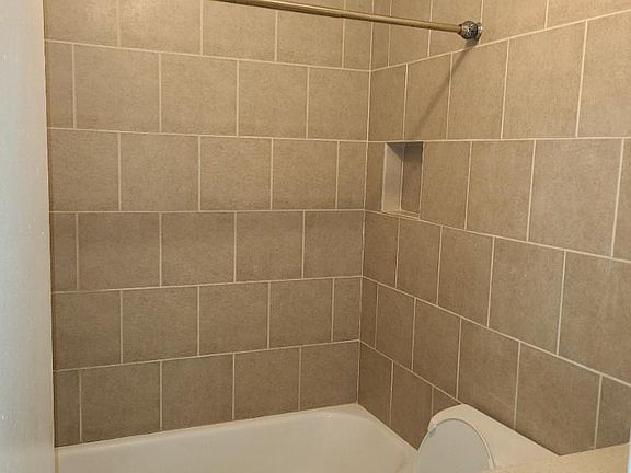 5th image of 9 Leech Cir N APT 2