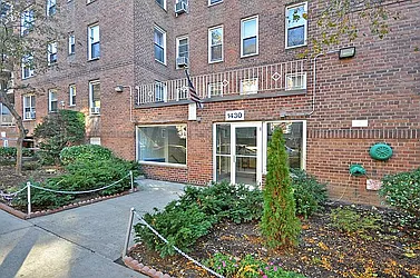 1430 Thieriot Avenue in Parkchester