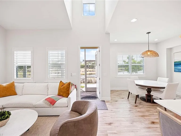 7018 Saona Ct — Photo 2