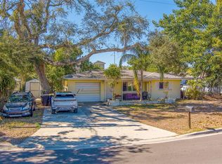 1300 S Hillcrest Ave, Clearwater, FL 33756