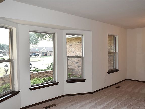 4th image of 2409 Barclay Pl