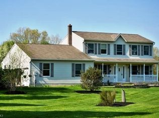 2 Grafton Rd, Stockton, NJ 08559