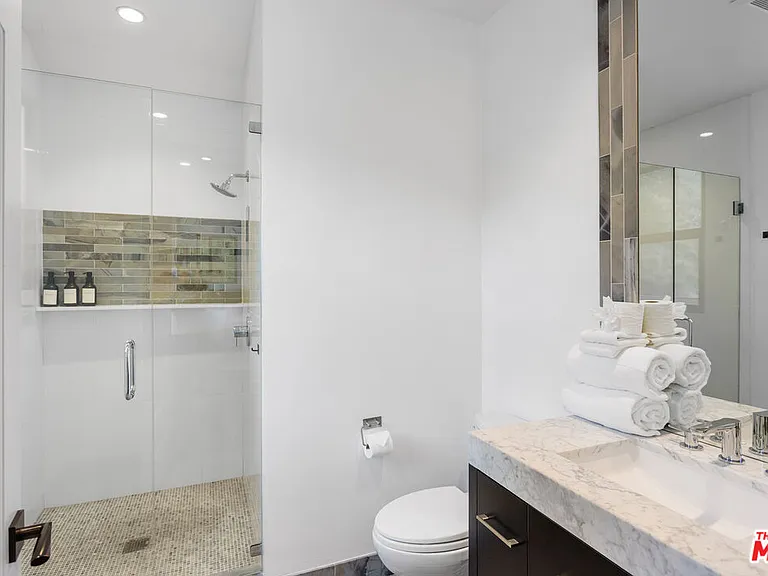 7801 Hillside Ave — Photo 43