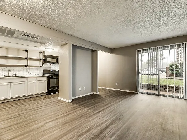 Pinewoods Apartments — Photo 9