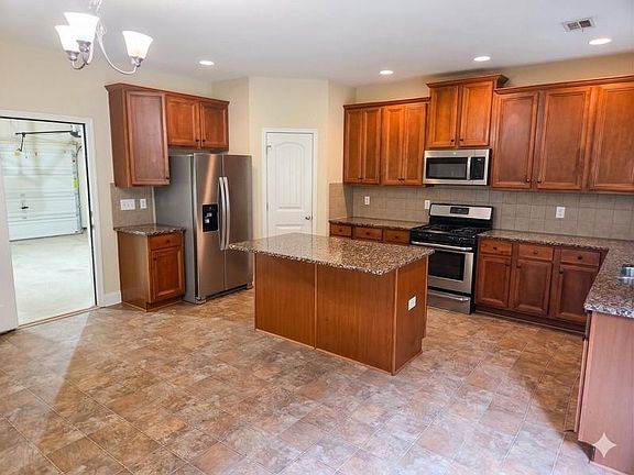 3rd image of 5340 Hopewell Manor Dr