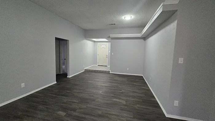 6909 Club Creek Dr — Photo 2