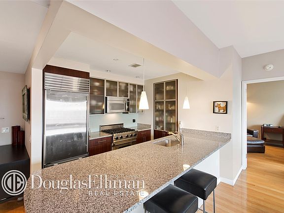 3rd image of 555 W 23rd St
