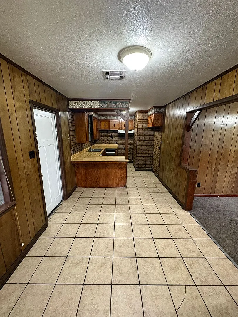 Building Photo - 9063 Marva Dr