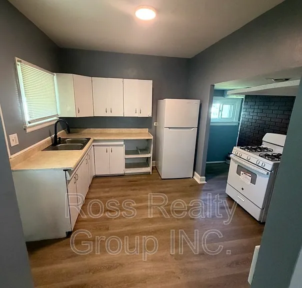 824 Mason St — Photo 1