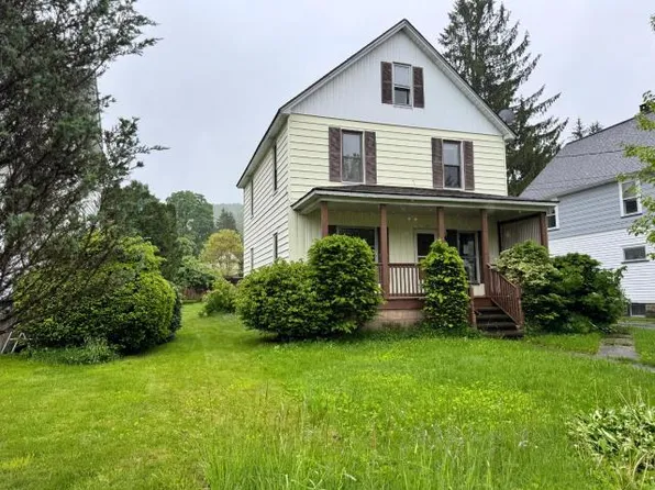 24 Pickering St, Sheffield, PA 16347