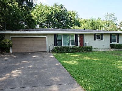 1st image of 105 W Elm Creek Dr