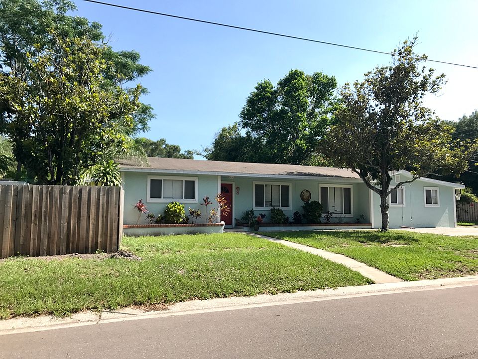 1st image of 900 44th Ave N