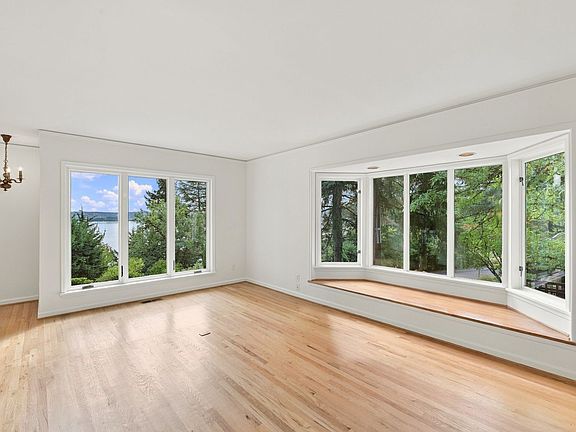 5th image of 8239 E Mercer Way
