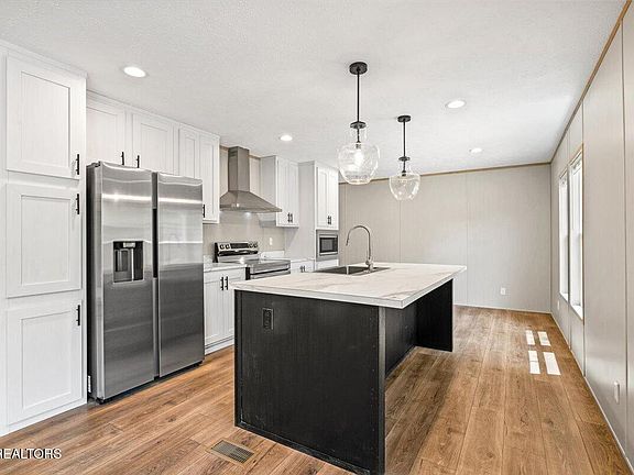 3rd image of 107 Linda Ln