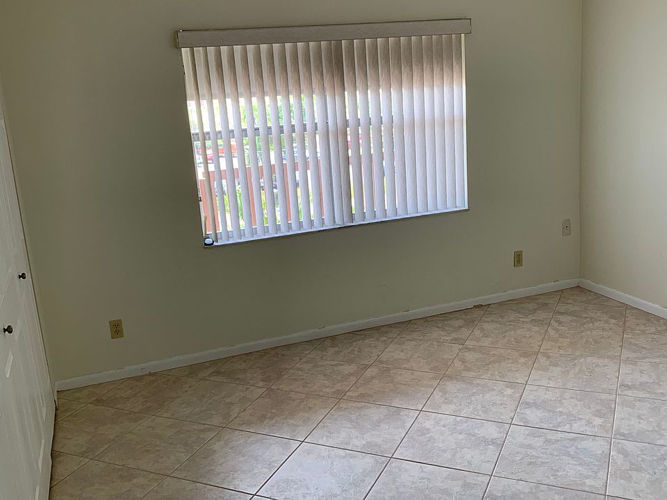 Spare bedroom 