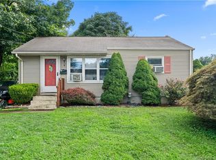 8 Great Plain Rd, Norwich, CT 06360