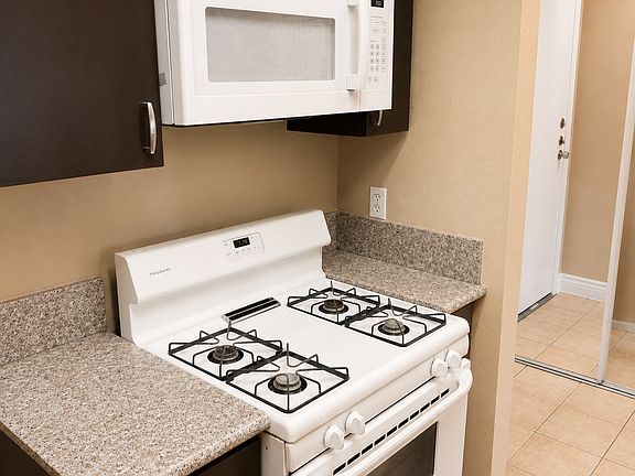 5th image of 19350 Sherman Way Unit 319