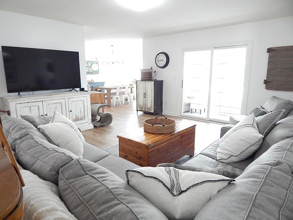 3rd image of 5121 Country Place Ln