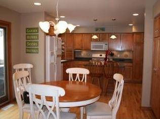 103 Hidden Meadow Ct, Apple Valley, MN 55124