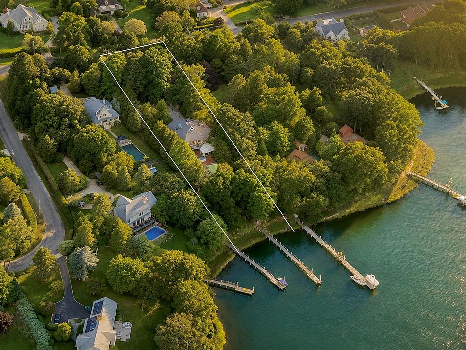 1st image of 15 Dickerson Dr