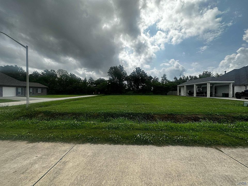 2nd image of 303 Le Belle Maison Dr