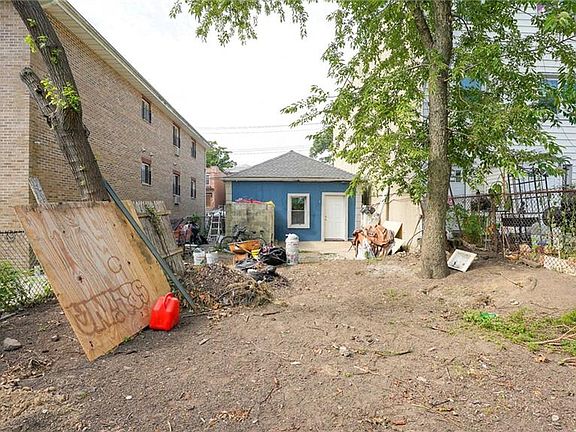 3rd image of 1031 E 216th St