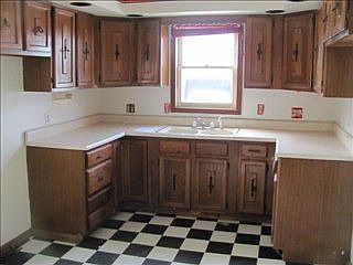 5th image of 501 Catterlin St