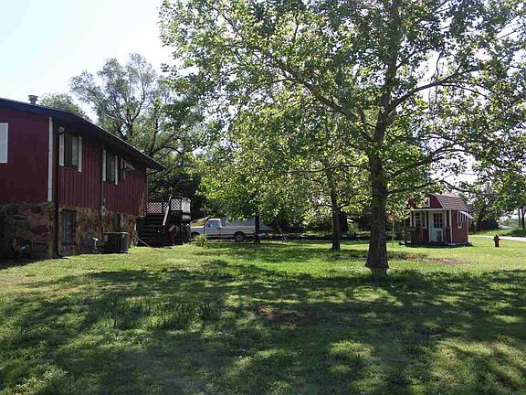 2nd image of 1021 S Cherry St