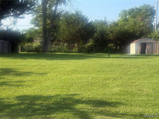 14 Georgetown Dr, Granite City, IL 62040