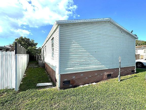 3rd image of 220 NE 12th Ave Lot 182