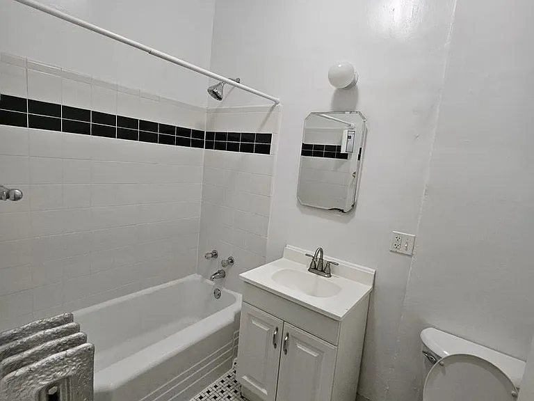 817 W Belle Plaine Ave #3F — Photo 11